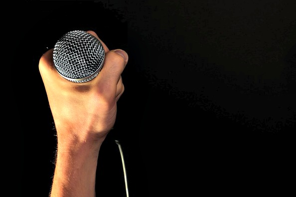 Comment faut-il choisir son micro pour chanter? - Denez